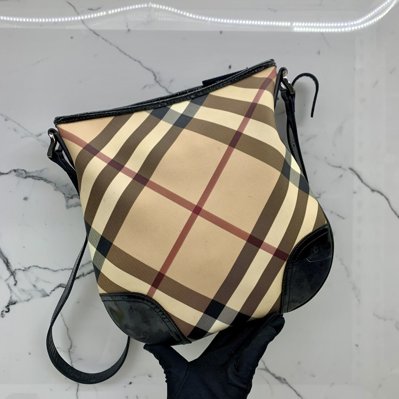 Burberry body hotsell bag price