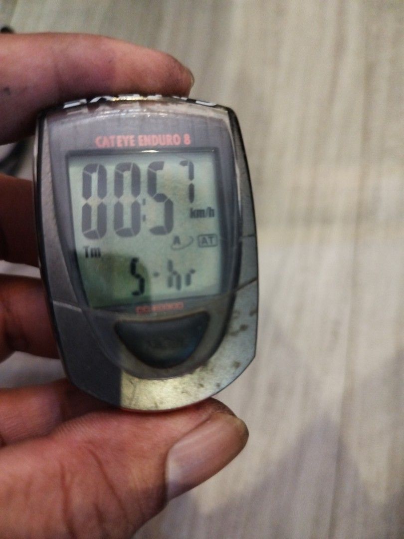 Cateye Enduro 8 wired Speedometer
