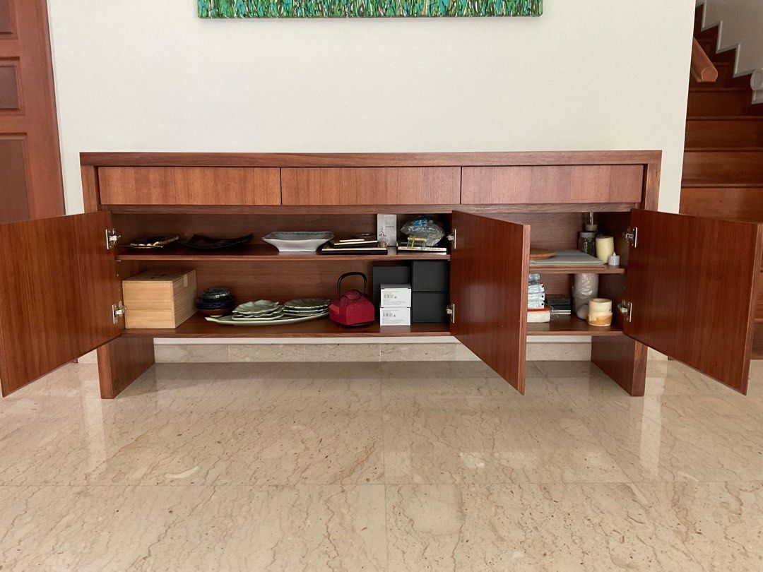 Console (Category: Other Home Furniture) located in Singapore. Submitted by buysky (Listing ID 1286725820, Image 3). Description: Console, has minor scratches, see picture. Overall in good condition. 180 x 40 x80 cm Length, debt, height .