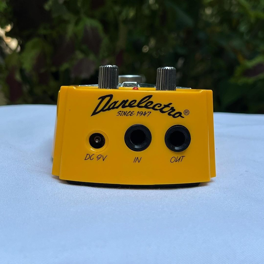 Danelectro Grilled Cheese Distortion n boss mxr tc electronic jhs gfi