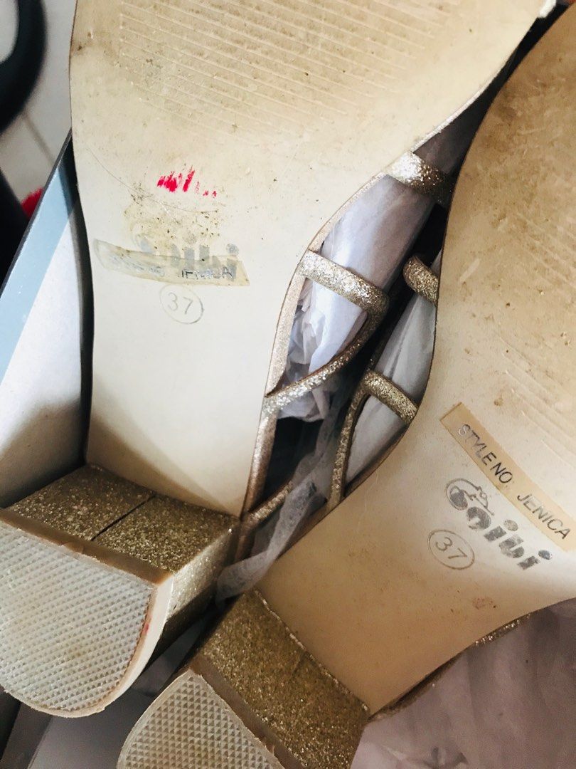 Gold Sandals (Category: Heels) located in Calamba. Submitted by stat68 (Listing ID 1286641881, Image 3). Description: Gold Gibi Sandals, size 7, selling it low.