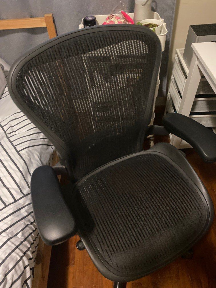 Herman Miller Aeron Size B Full Set with fixed armrest