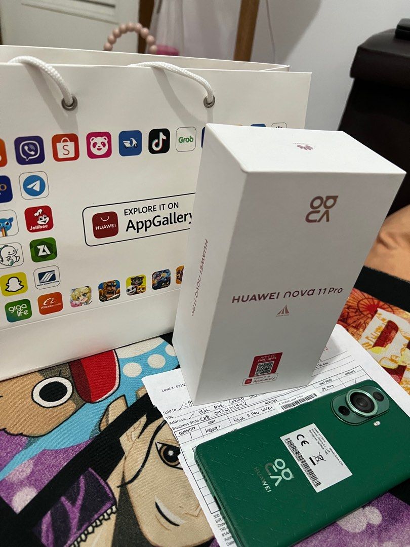 Huawei Nova 11 pro (Category: Huawei) located in Quezon City. Submitted by skyleeeee (Listing ID 1286759771, Image 2). Description: Huawei Nova 11 pro (edge) 8gb ram 256gb rom bought last Oct 2023 in Huawei Robinsons magnolia still under warranty complete with box and 100w charger + 2 case + huawei folding umbrella (gift from huawei) 99% smooth & like new condition rfs: spare phone meetup around cubao qc .