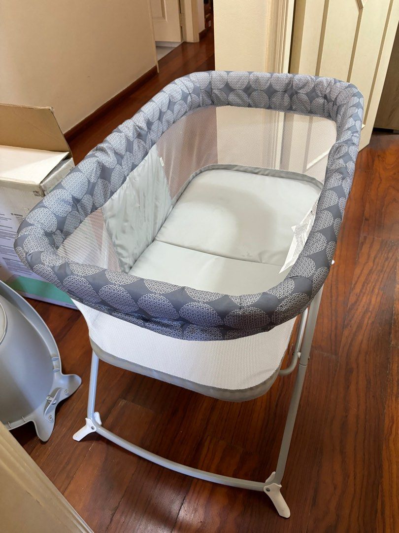 Ingenuity wood foldaway rocking bassinet classic hot sale
