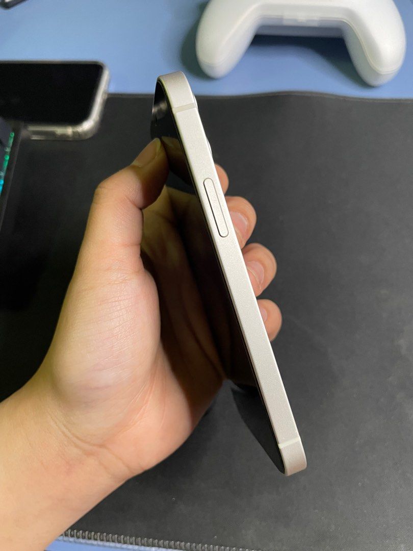 Iphone 12 Mini (Category: iPhone 12 Series) located in Candelaria. Submitted by denzelarto03497 (Listing ID 1286693562, Image 3). Description: Iphone 12 Mini 256gb Bought in Abu Dhabi Lady-Owned Phone 83% Battery Health No box and wire Inclusion: Spigen Case worth 100+ aed and braided wire No scratches, no issues.