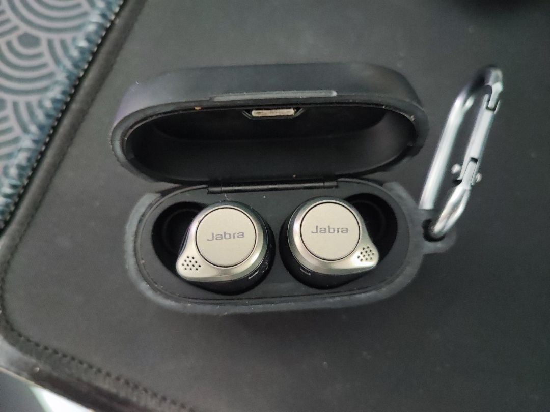 Jabra Elite 75t Right earbud cannot charge