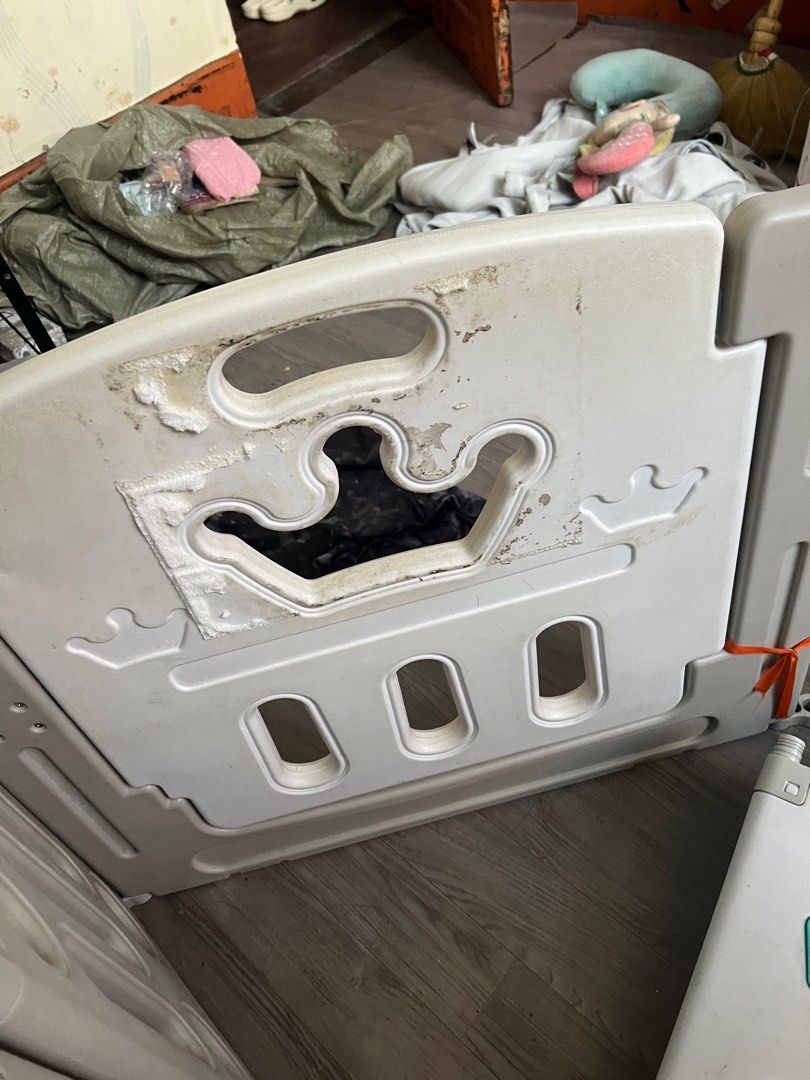Kiddie Playpen (14 panels) (Category: Infant Playtime) located in Quezon City. Submitted by skyleeeee (Listing ID 1286762104, Image 2). Description: 14 panels Kiddie Playpen Heavily used, as seen on pic the gate has an issue but still can be locked (keri pa din maremedyohan) obvious dirt that can be cleaned on your own, since nakatambak nalang din po siya for pick up only here in Cubao .