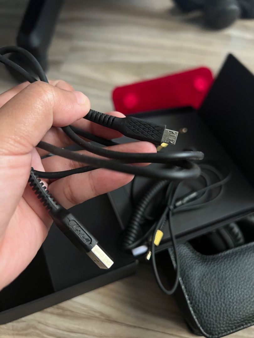 Marshall Mid ANC (Category: Headphones & Headsets) located in Rizal. Submitted by woahzup (Listing ID 1286752994, Image 2). Description: Bought it in orange app and I had it since September. RFS: Barely used because I prefer speakers. OEM RUSH!!! RUSH!! MOP: GCASH OR BANK TRANSFER (Seabank / BPI).