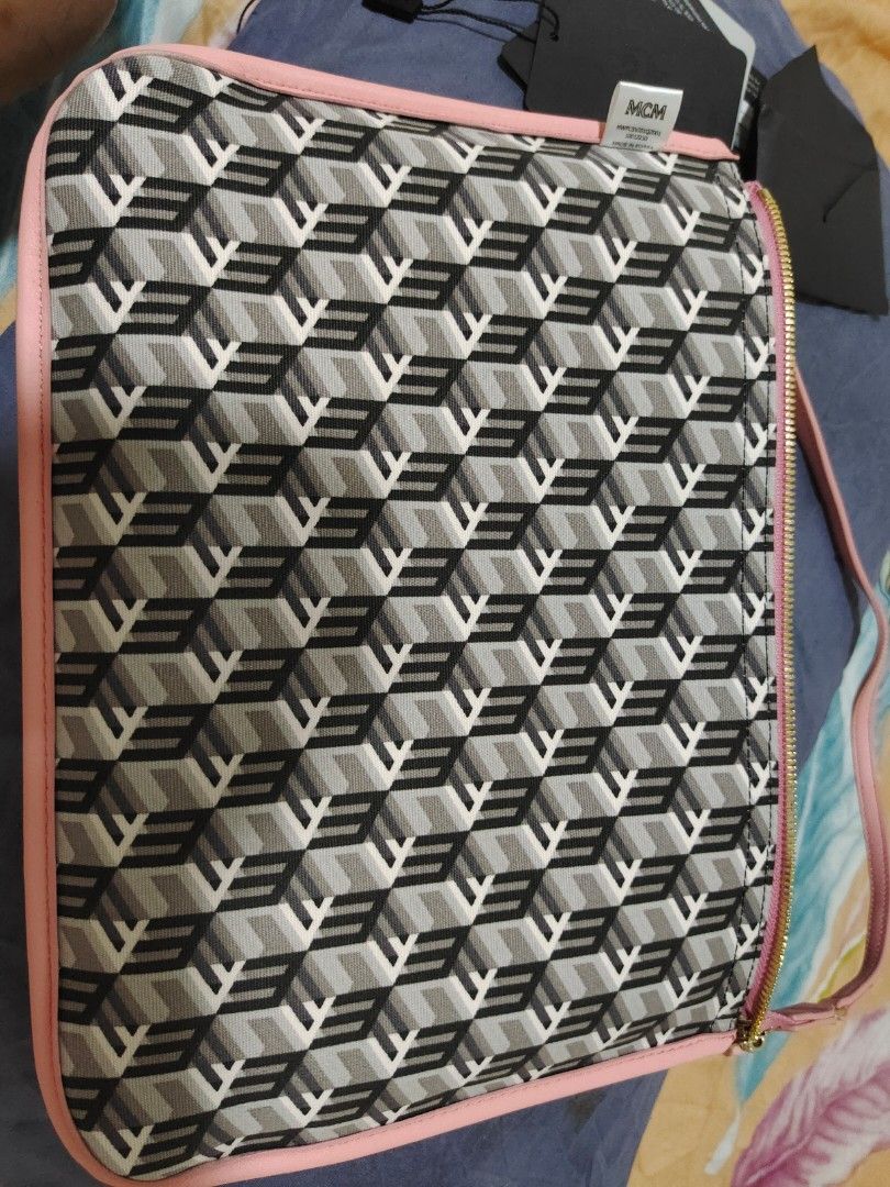 Mcm best sale pouch sale