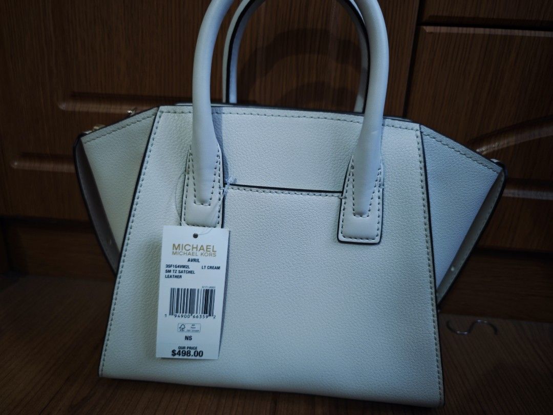 Michael Kors Avril Small (Category: Luxury Bags & Wallets) located in Imus. Submitted by rayemes (Listing ID 1286757551, Image 2). Description: - rank S - brand new - Legit MK - padala from US.