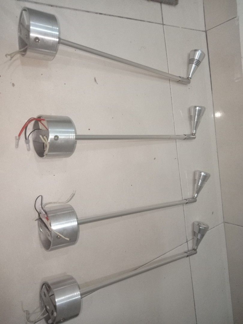 Mini Spotlight (Category: Lighting) located in Durian Tunggal. Submitted by ameerize (Listing ID 1286680419, Image 1). Description: Take all 4..