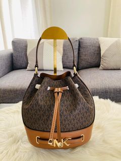 (Category: ) located in . Submitted by maiyasluxurybagshoppe (Listing ID 1286710406, Image 1). Description: .