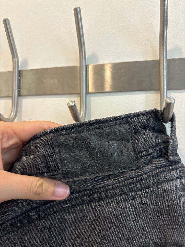 MONKI Black Denim Shorts Size 26 (Category: Shorts) located in Tarlac. Submitted by kloset.kween (Listing ID 1286725968, Image 3). Description: .
