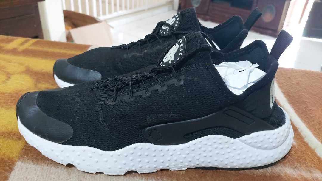 NIKE HUARACHE WALLACE