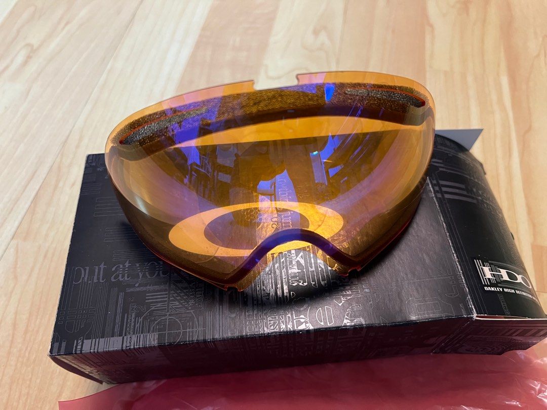 Oakley lens changing top goggles