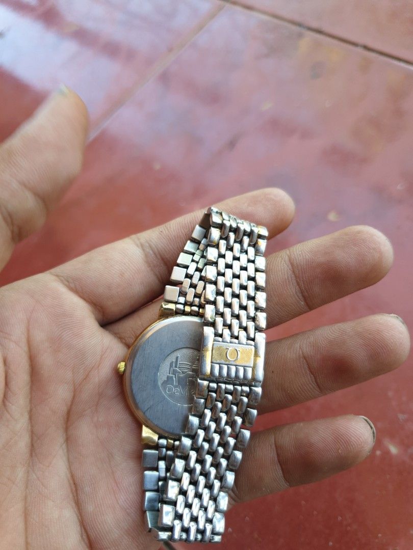 Omega (Category: Luxury Watches) located in Ipil. Submitted by benatari46 (Listing ID 1286653169, Image 3). Description: omega quartz still working conditions all stocks roman dial vintage issue medyo fade na yung gold sa bracelet niya.
