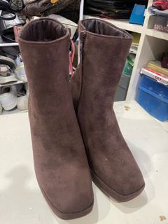 Parisian brown boots