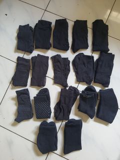 [PRELOVED] 5 Pieces Black or White Socks for Men