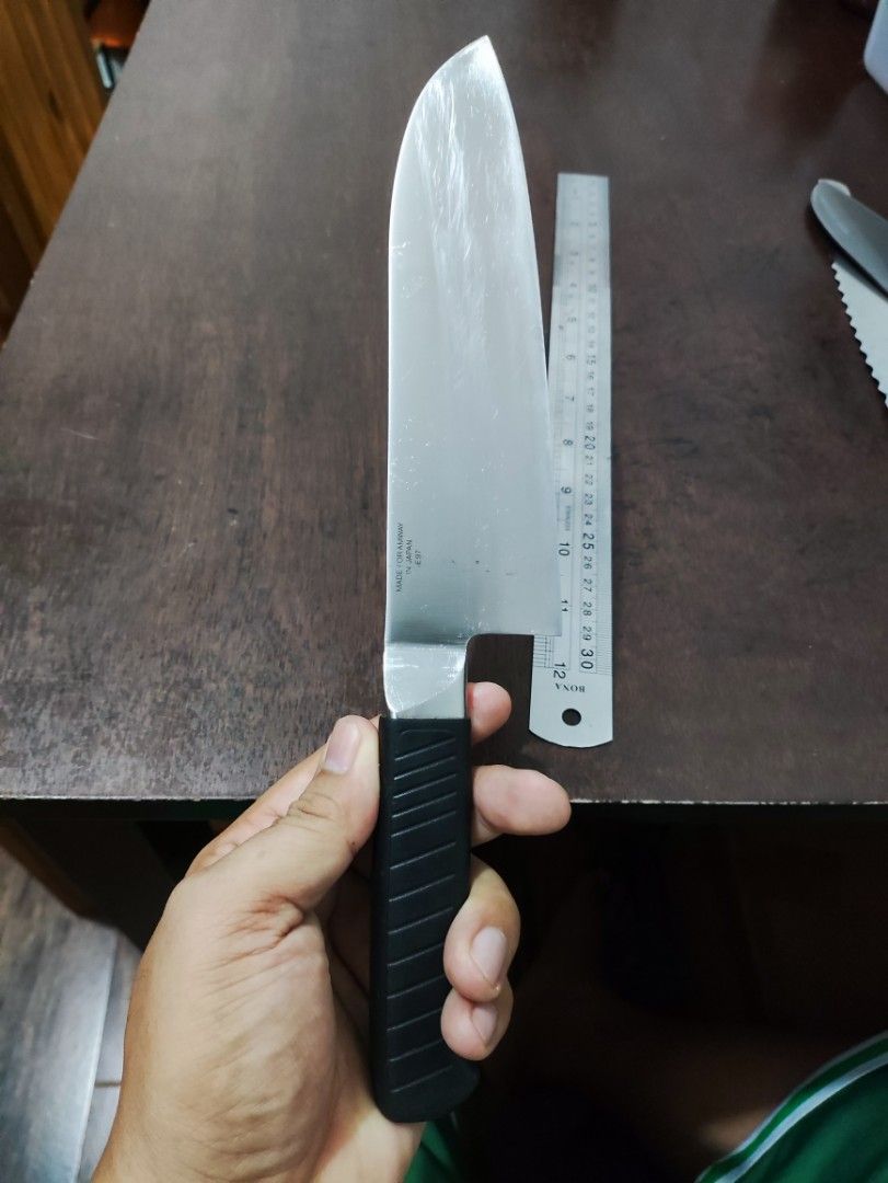 Santoku knife Amway (Category: Knives & Chopping Boards) located in Paranaque City. Submitted by dadzkie0304 (Listing ID 1286756523, Image 2). Description: Santoku knife stainless steel Amway brand Made in Japan blade lenght 170mm.