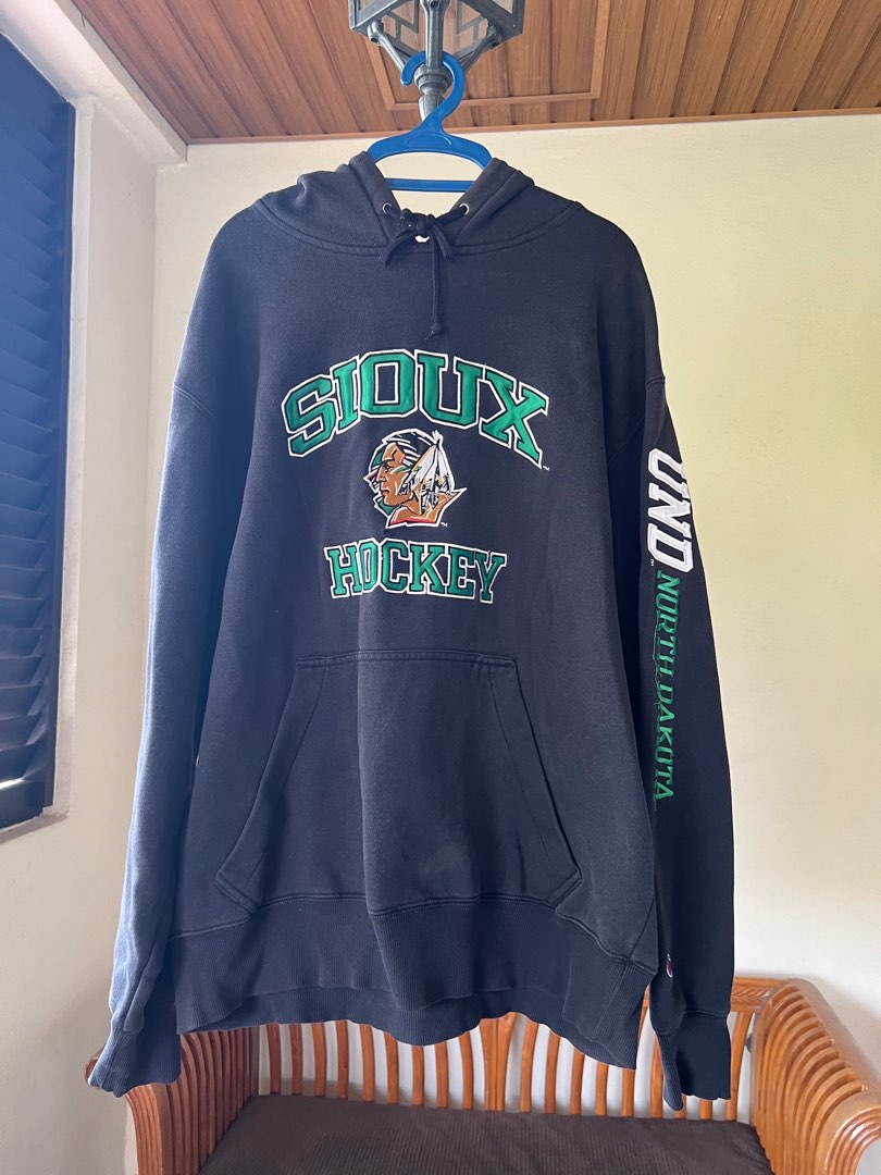 Und hockey store sweatshirt