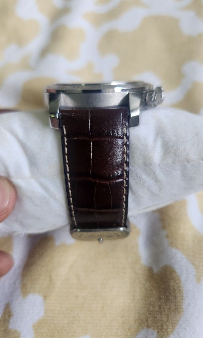 Quartz v8 collection watch price new arrivals