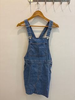 (Category: ) located in . Submitted by kloset.kween (Listing ID 1286727857, Image 1). Description: .