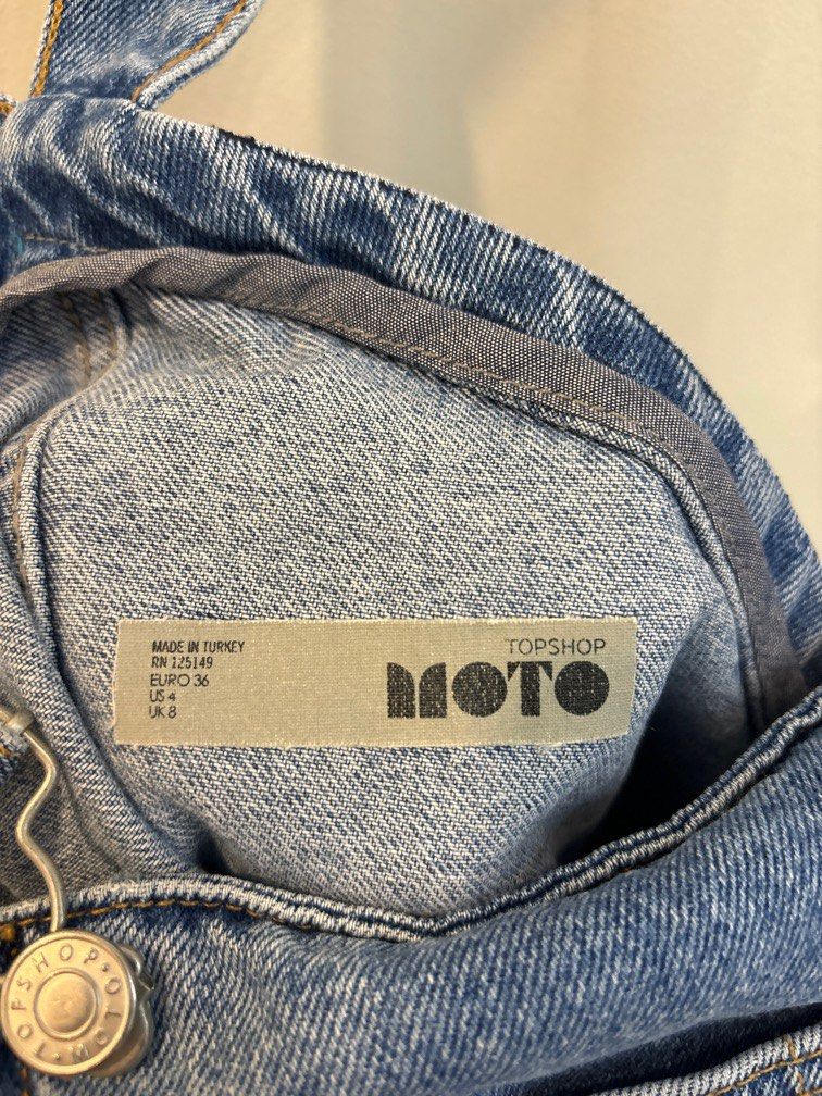Topshop Denim Jumper Size 36 (Category: Dresses) located in Tarlac. Submitted by kloset.kween (Listing ID 1286727857, Image 3). Description: .