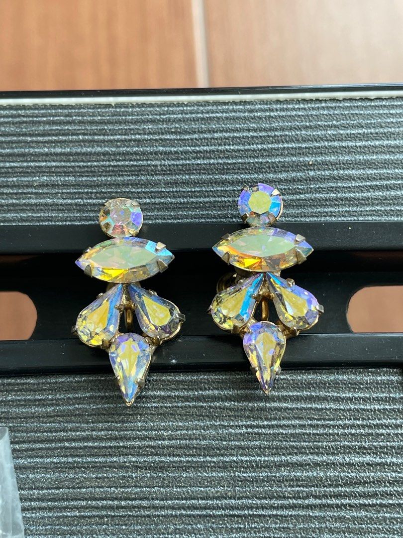 Vintage crystal earrings top