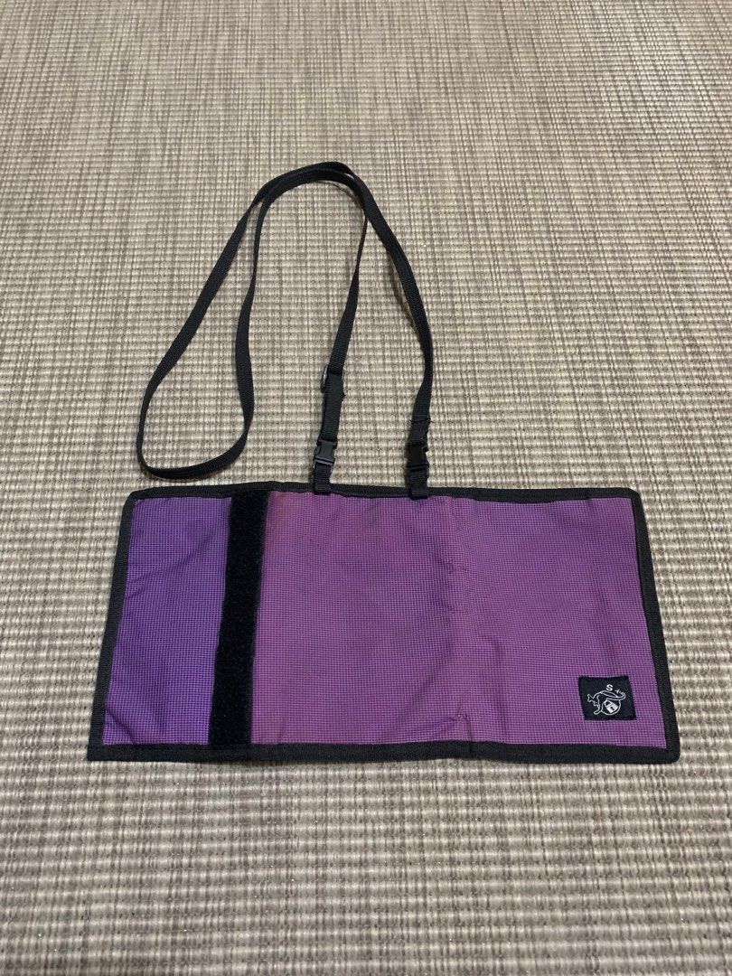 wallet sling bag (Category: Sling Bags) located in Mantin. Submitted by thqfn (Listing ID 1286864708, Image 3). Description: condition 8.5/10 DFOD.