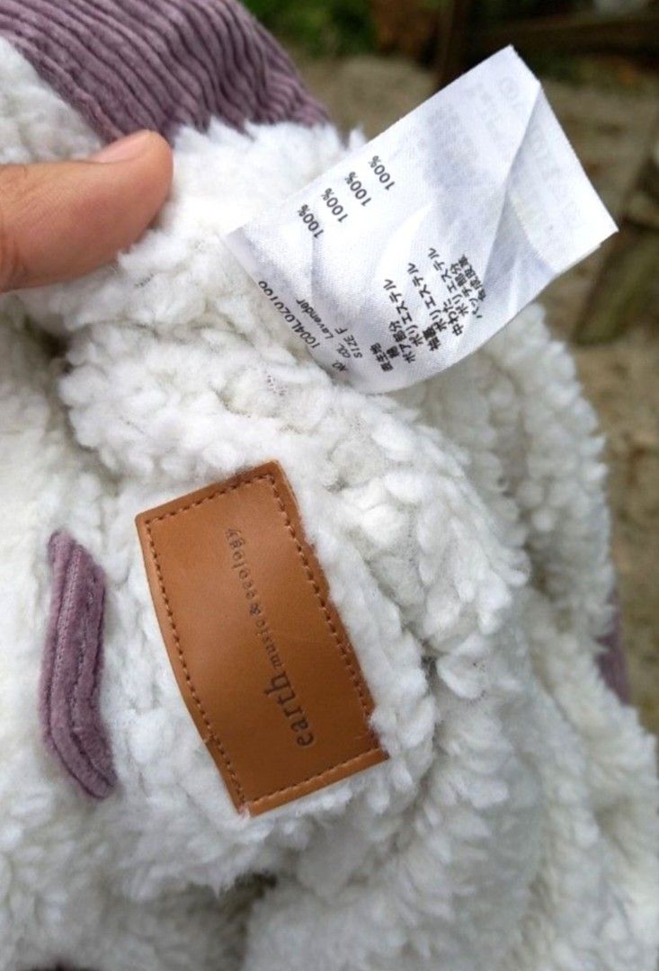 Women Winter Corduroy Jacket with Lining (Category: Coats, Jackets and Outerwear) located in Quezon City. Submitted by tinyfolks (Listing ID 1286714399, Image 3). Description: with Sherpa lining with front pockets no hood from Japan free size dimensions when laid flat: 22 1/2 inches (pit to pit / width), length is 19 1/2 inches RFS: Decluttering.