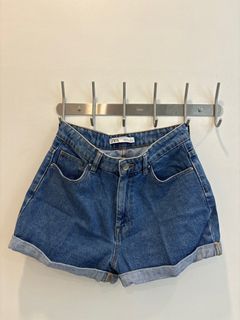 (Category: ) located in . Submitted by kloset.kween (Listing ID 1286726794, Image 1). Description: .