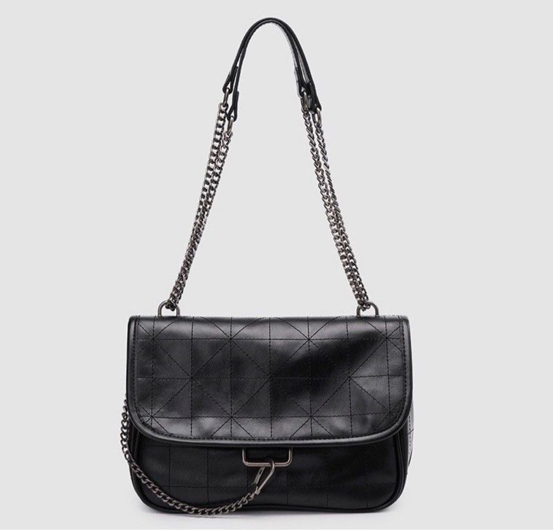 Zara chain bag (Category: Purses & Pouches) located in Quezon City. Submitted by skyleeeee (Listing ID 1286829540, Image 1). Description: Authentic Zara sling bag chain & leather strap black hardware (no tarnish) overall in good condition pa 8/10 there are some chip offs due to storage (pls check pics) but not noticeable naman at pwedeng irepaint those parts only Payment options: Gcash Unionbank BPI Lala.move. pick up S.hopee. checkout Loc. Cubao