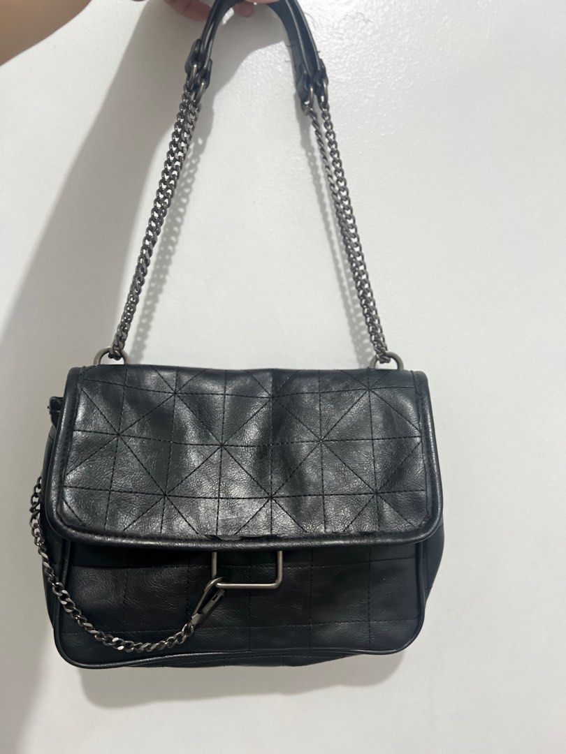 Zara chain bag (Category: Purses & Pouches) located in Quezon City. Submitted by skyleeeee (Listing ID 1286829540, Image 2). Description: Authentic Zara sling bag chain & leather strap black hardware (no tarnish) overall in good condition pa 8/10 there are some chip offs due to storage (pls check pics) but not noticeable naman at pwedeng irepaint those parts only Payment options: Gcash Unionbank BPI Lala.move. pick up S.hopee. checkout Loc. Cubao