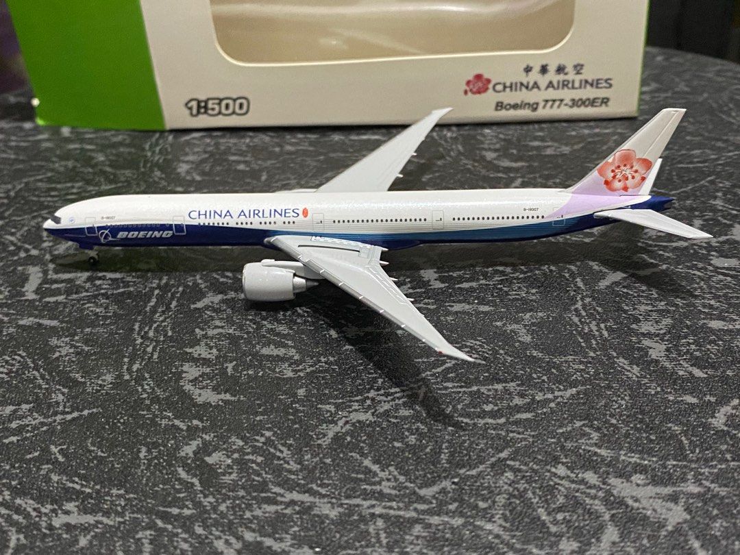 【模型開箱】China Airlines B777-300ER藍鯨彩繪 “發動機可開版”｜ALBATROS 1/200