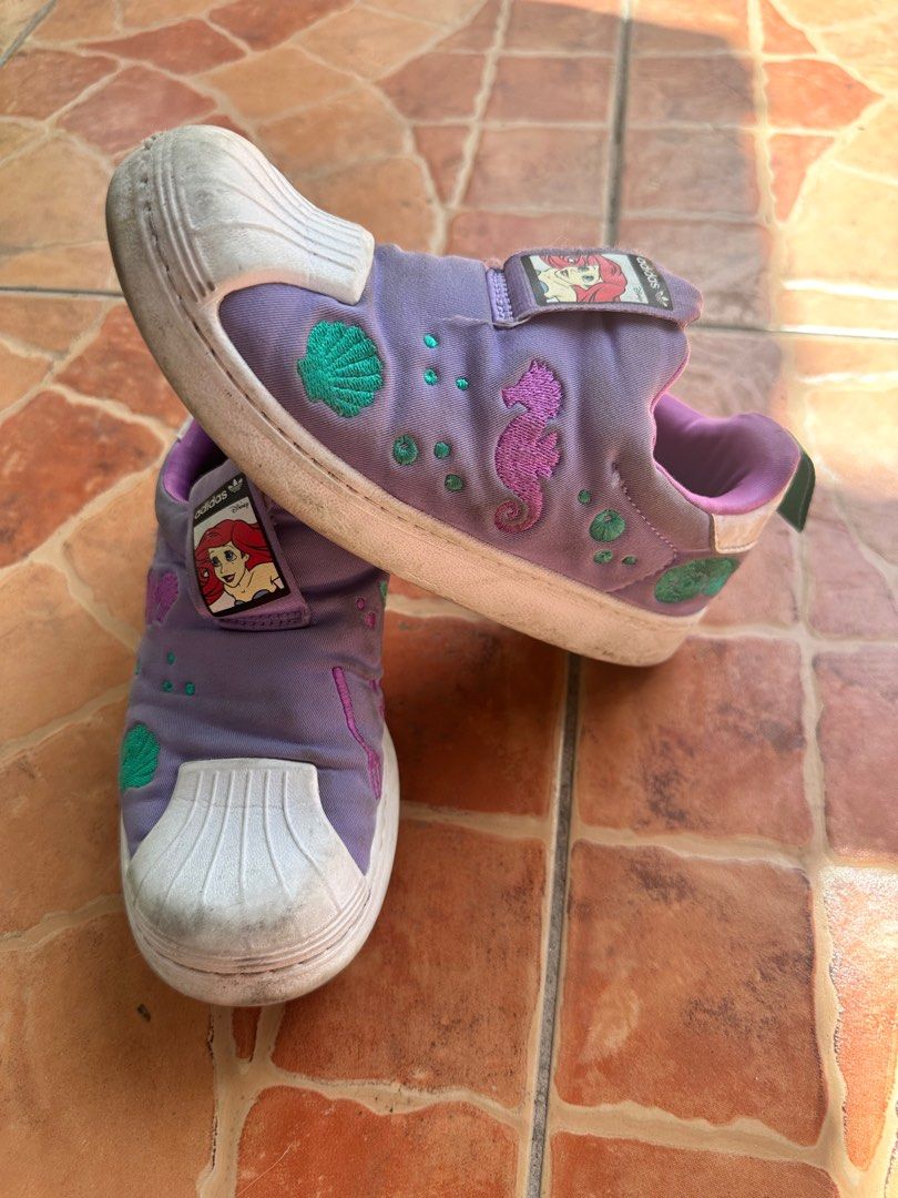 Adidas Ariel Shoes (Category: Babies & Kids Fashion) located in Quezon City. Submitted by vjl21 (Listing ID 1286925432, Image 3). Description: Adidas Very plush and comfy My daughters favorite shoes .
