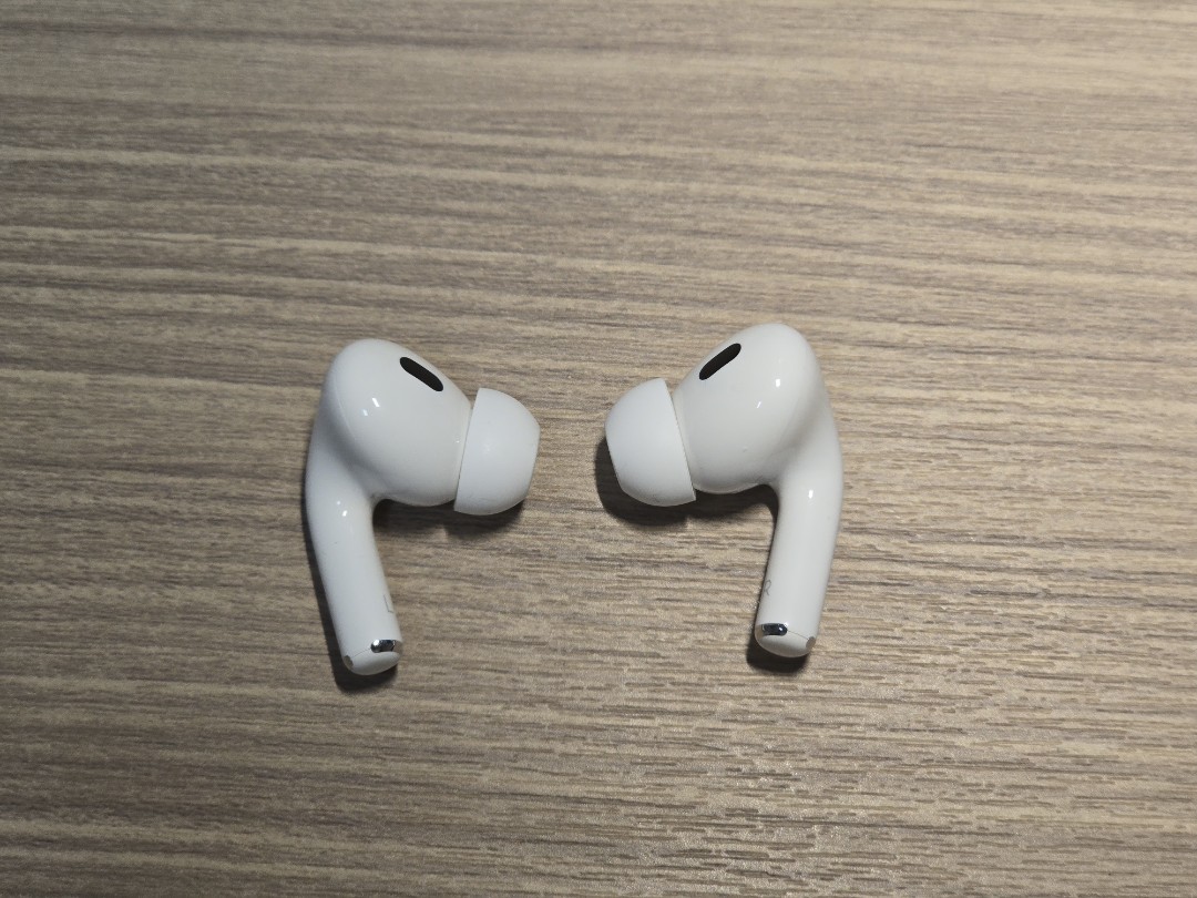 Apple AirPods Pro 2 lightning 新淨香港行貨保養到2024-8, 手提電話