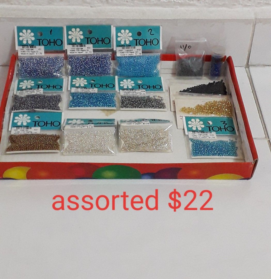 Assorted beads (Category: Craft Supplies & Tools) located in Singapore. Submitted by limoh (Listing ID 1286957366, Image 1). Description: Selling by the lot. Postage not included..