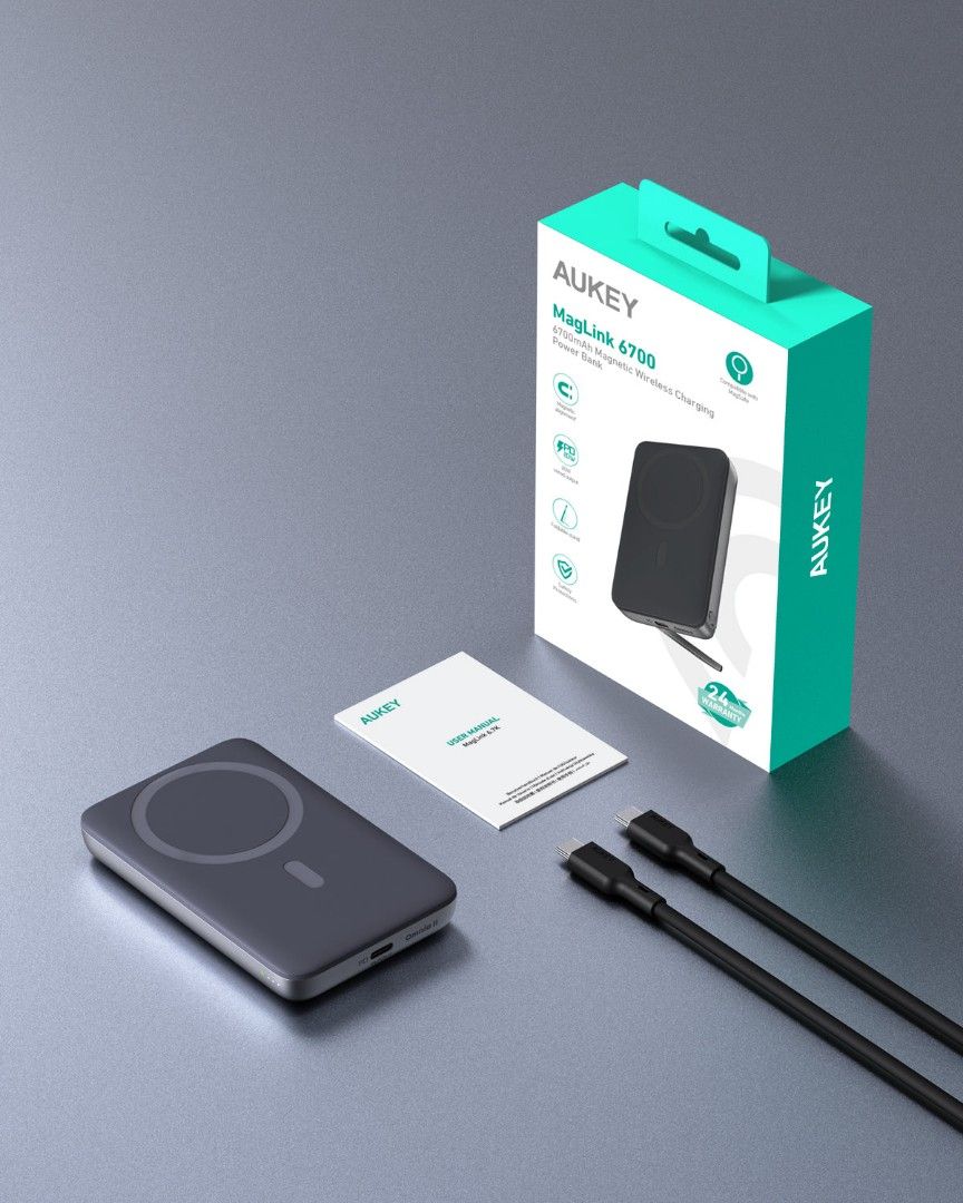 AUKEY MagLynk 6700mAH magnetic wireless powerbank, Mobile Phones