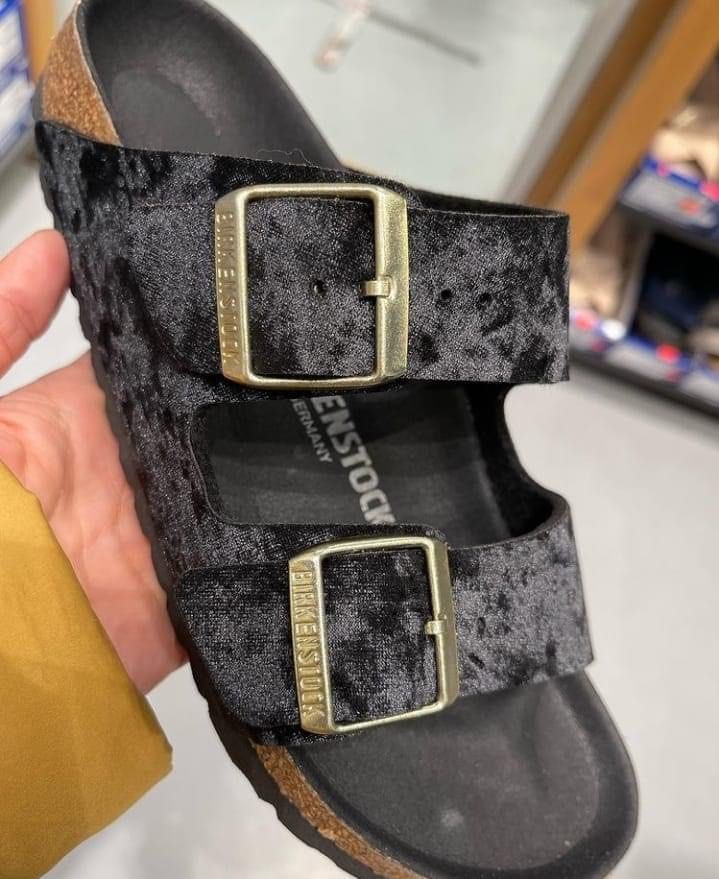 Crushed velvet birkenstocks top