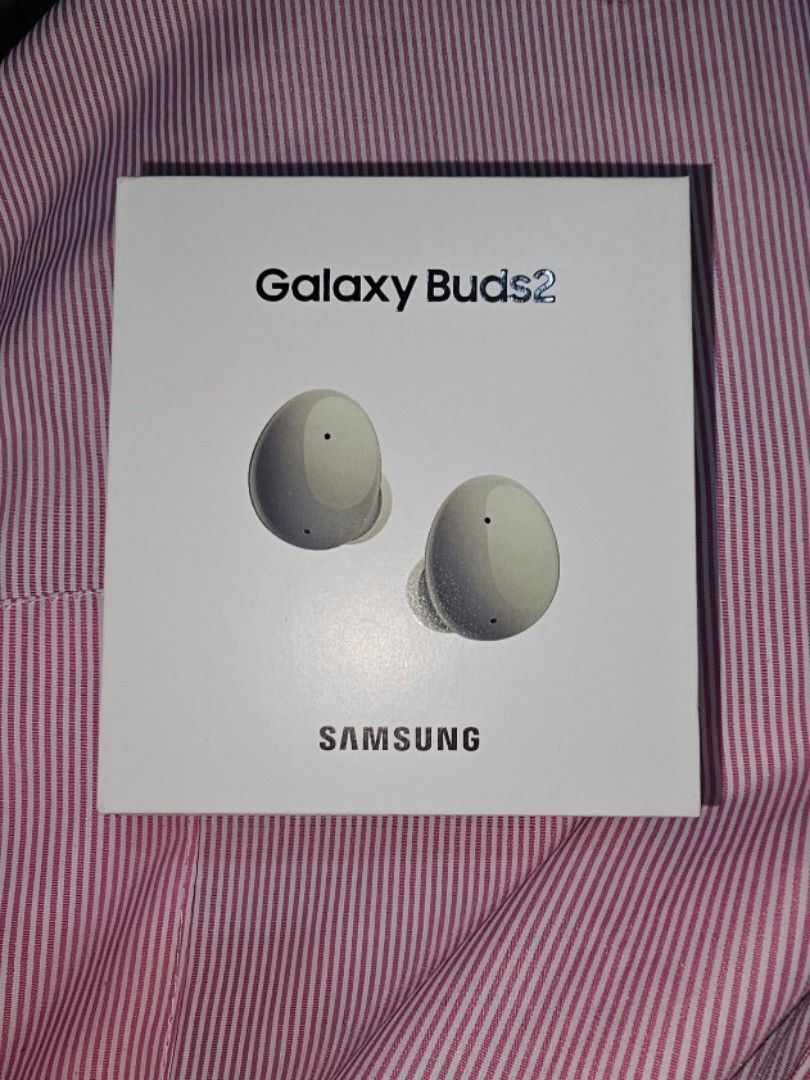 Brand new Samsung Galaxy Buds2 (Category: Earphones) located in Paranaque City. Submitted by well.loved_pre.loved (Listing ID 1287007491, Image 1). Description: Brand new. (opened just to test) Color: Olive Original price 6,990 Selling for only 4000 Save 2,990 SF charge to buyer Location Paranaque.