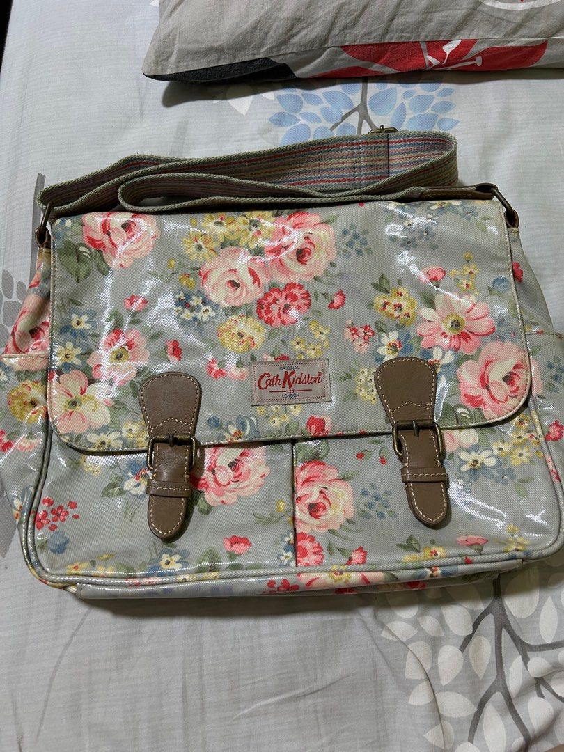 Cath Kidston messenger bag Women s Fashion Bags Wallets Cross body Bags on Carousell