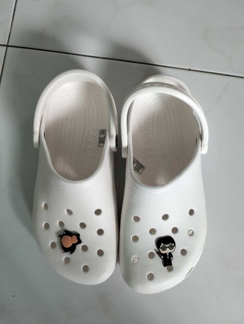 White hotsell croc shoes