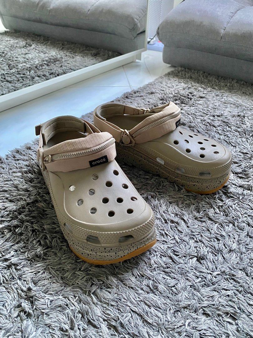 Gold crocs discount