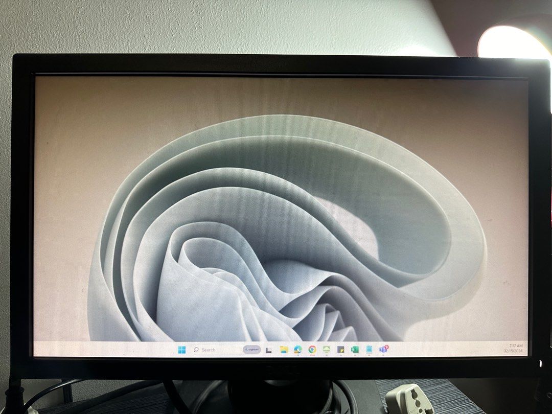 DELL MONITOR (Category: Monitor Screens) located in Pasig City. Submitted by nclsmx (Listing ID 1287018568, Image 3). Description: DELL MONITOR (22 inch display) Comes with its box No issues.