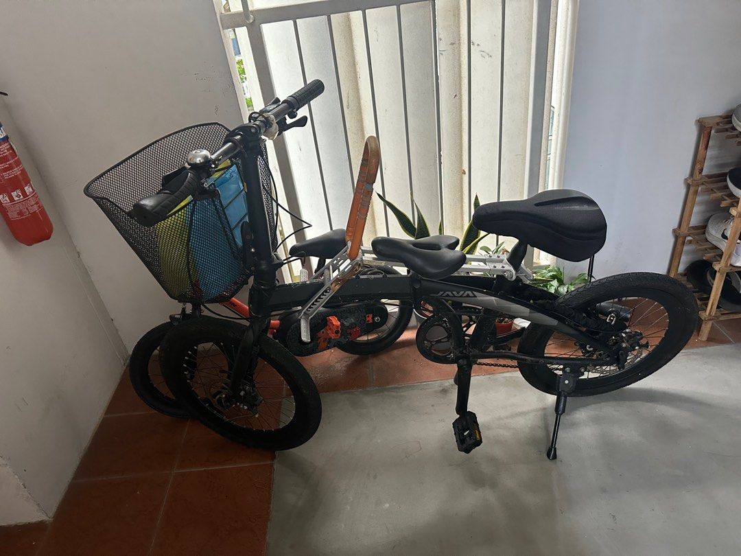 Foldable Bike Java (Category: Bicycles) located in Singapore. Submitted by tofudoll86 (Listing ID 1286904936, Image 2). Description: Java Zelo Foldable Bike Bought in 2021 through Passion Gadgets Selling cuz changing another bike. Condition : Well used. Slightly negotiable. Self collect at Tampines West MRT. Gear and brakes and tyres are upgraded. Specs: https://ekolife.asia/product/java-zelo-folding-bike.