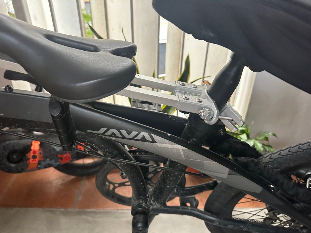 Foldable Bike Java (Category: Bicycles) located in Singapore. Submitted by tofudoll86 (Listing ID 1286904936, Image 3). Description: Java Zelo Foldable Bike Bought in 2021 through Passion Gadgets Selling cuz changing another bike. Condition : Well used. Slightly negotiable. Self collect at Tampines West MRT. Gear and brakes and tyres are upgraded. Specs: https://ekolife.asia/product/java-zelo-folding-bike.