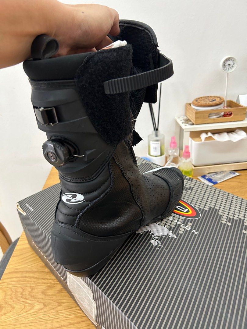 Held cheap newton boots