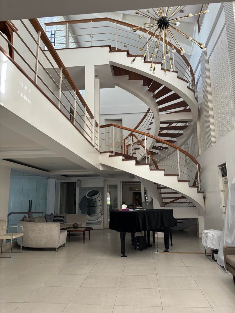 FOR SALE! 4 STOREY H&L with Large Garage WHITE PLAINS QC, Property, For