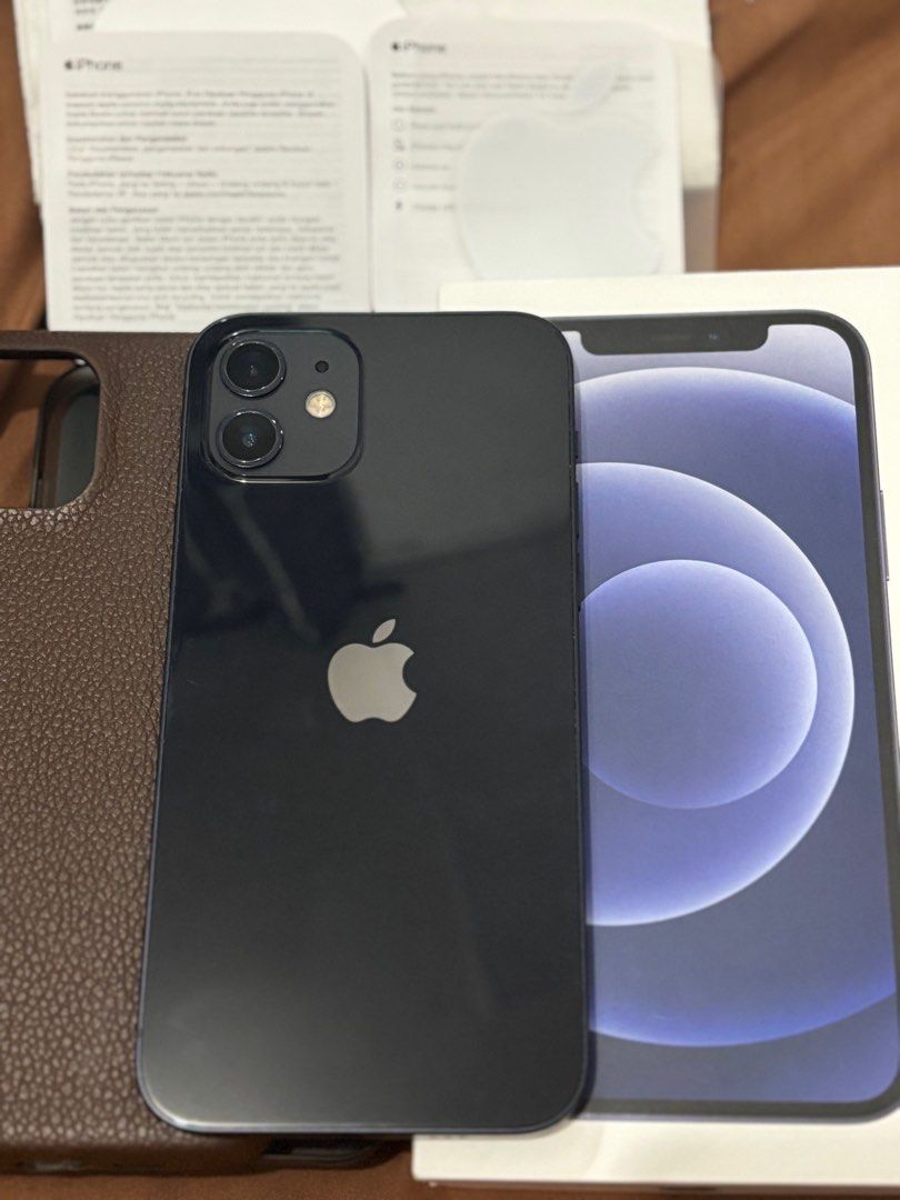 Iphone 12 128GB Black (Category: iPhone 12 Series) located in Makati City. Submitted by eelllllllll (Listing ID 1286944742, Image 3). Description: ₱11,000 Lady owned Original LCD Battery health 74% Unlock Charger is not included Issue: have to use headset or should be on speaker for call or check settings for it. .