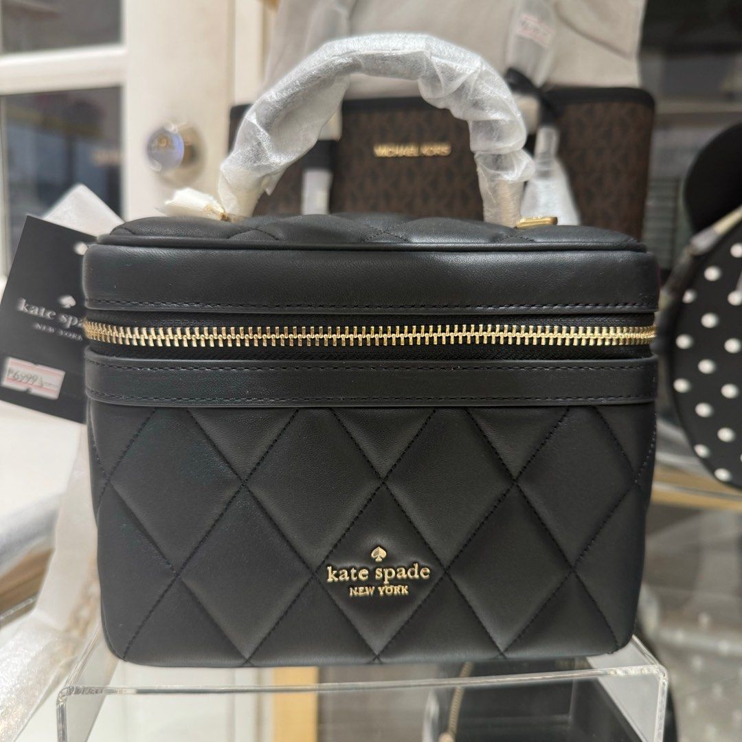 Kate Spade Carey Vanity bag (Category: Luxury Bags & Wallets) located in Quezon City. Submitted by wanderlust.pinas (Listing ID 1286911889, Image 1). Description: .